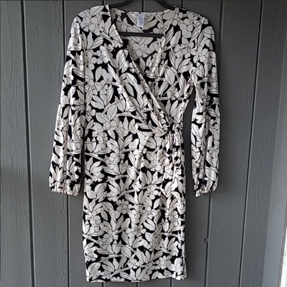 London Times Dresses & Skirts - NWOT Long Sleeve wrap dress White Black Sz 10